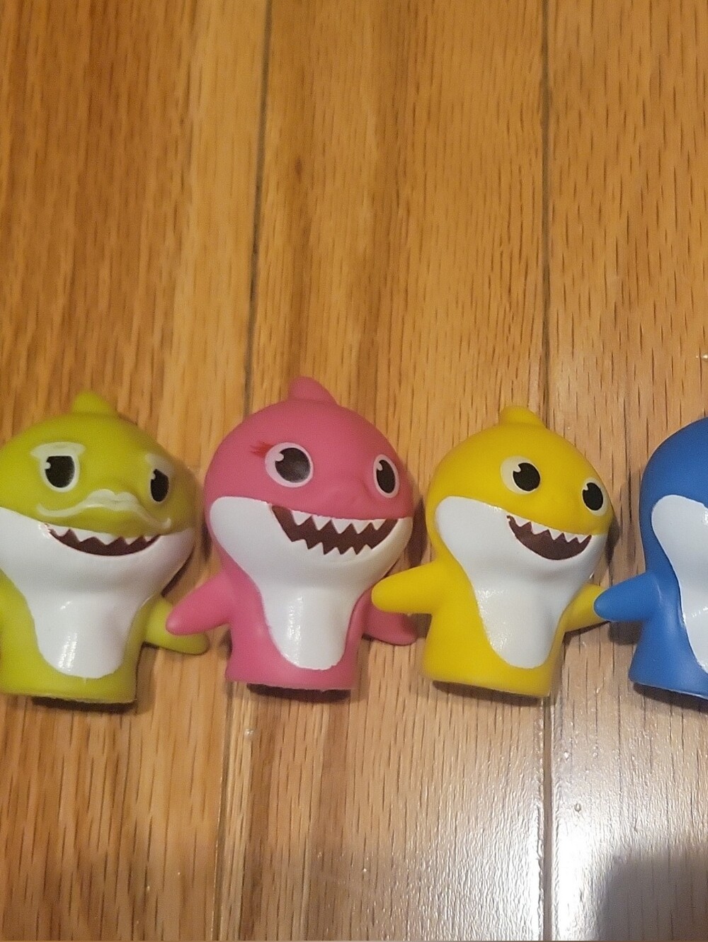 Nickelodeon Pinkfong Baby Shark Finger Puppets Toy Set | 5PC - Picture 4 of 4